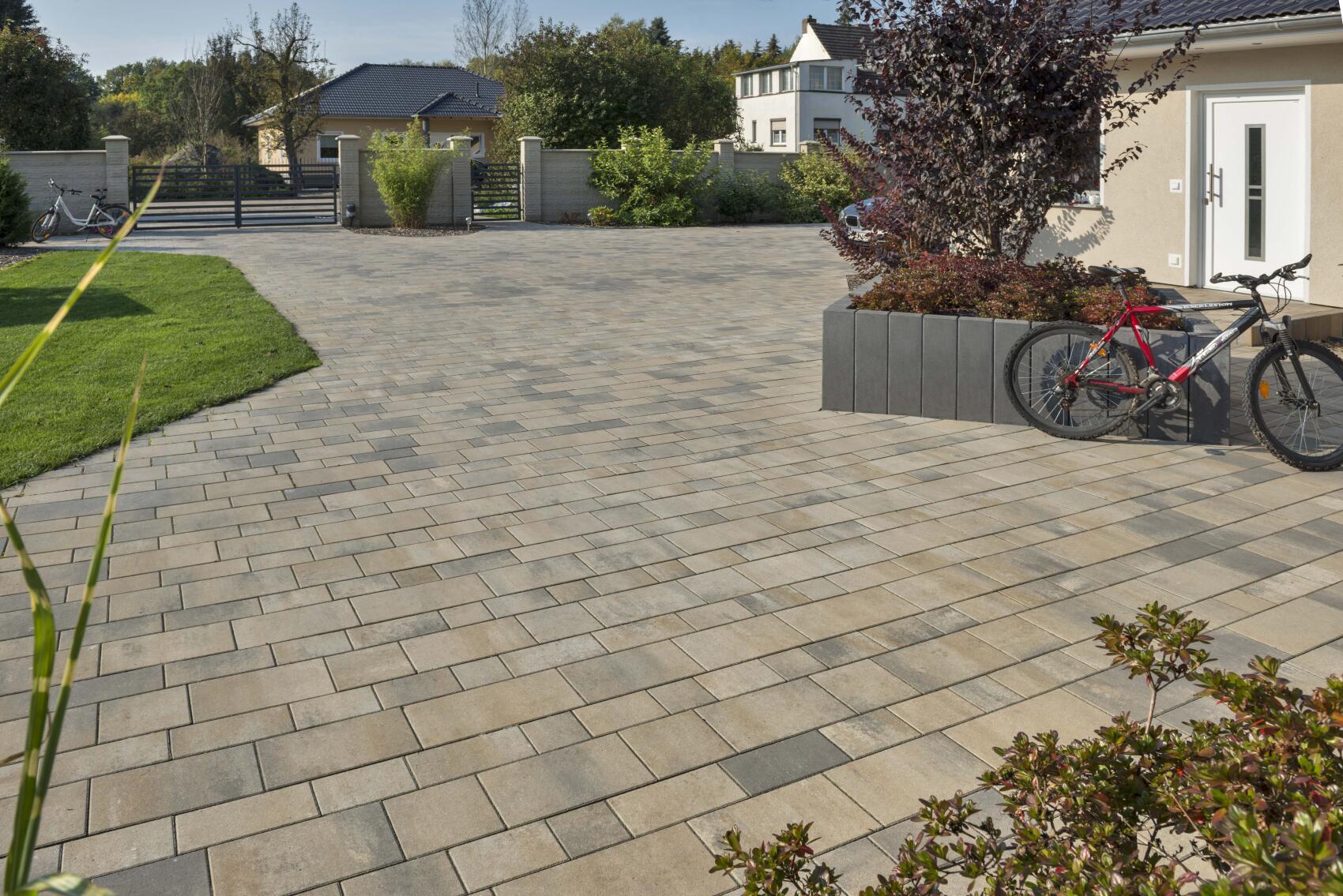 La Tierra, Laeuferverband, muschelkalk-nuanciert_La Tierra-Palisaden, anthrazit (14)_RET La Tierra, Laeuferverband, muschelkalk-nuanciert_La Tierra-Palisaden, anthrazit (14)_RET